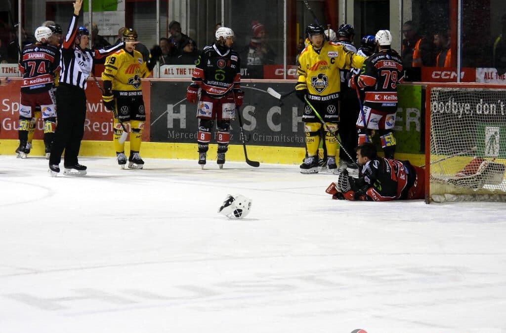 5. Spiel PO 1/4 Finale Eispiraten Crimmitschau vs. Krefeld Pinguine am 22.03.24