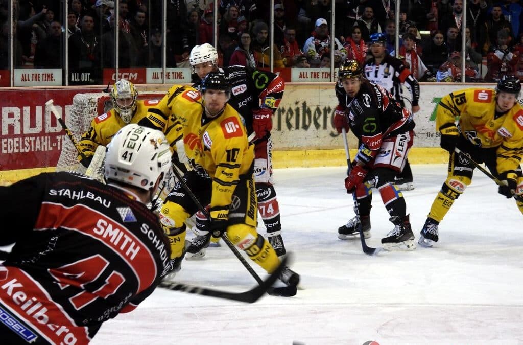 3. Spiel 1/4 Finale Play-Offs Eispiraten Crimmitschau vs. Krefeld Pinguine am 17.03.24