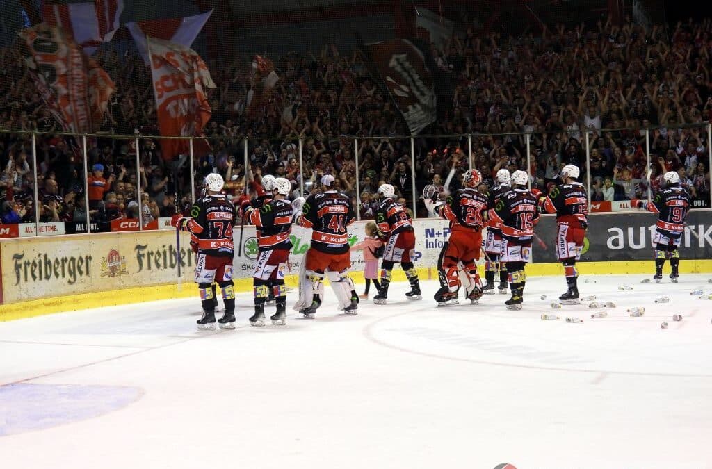 6.Spiel PO 1/2 Finale Eispiraten Crimmitschau vs. Eisbären Regensburg am 07.04.24